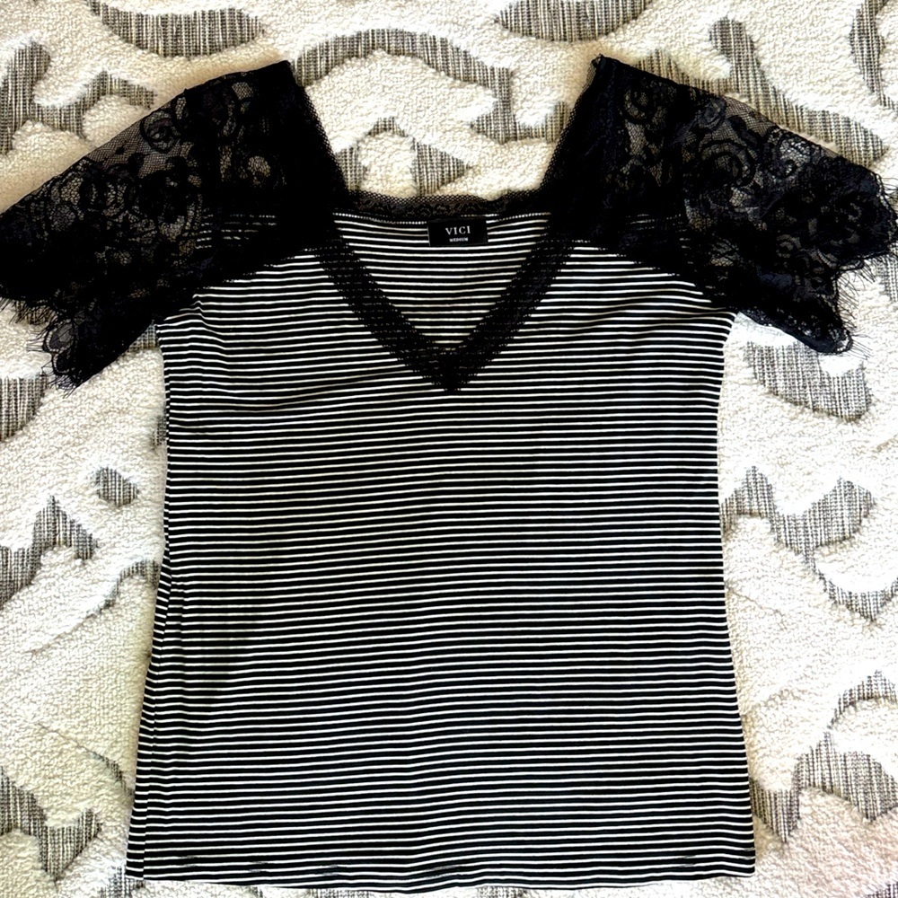 VICI Black White Stripe Lace Sleeve T shirt Sz M